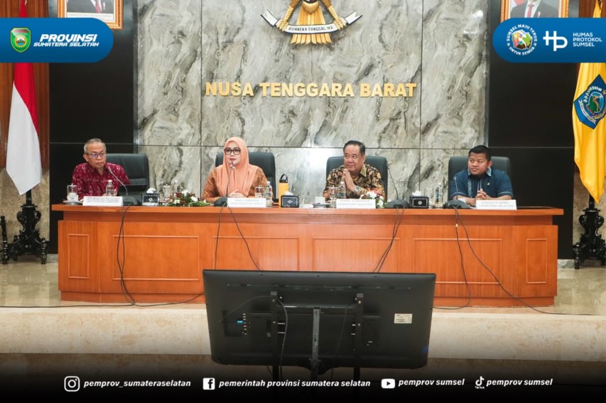 Mataram — Wakil Gubernur Sumatera Selatan (Sumsel) H. Cik Ujang melakukan kunjungan kerja ke Kantor Gubernur Nusa Tenggara Barat (NTB) dalam rangka studi tiru penerbitan Izin Pertambangan Rakyat (IPR) di Wilayah Pertambangan Rakyat (WPR), Kamis (2...