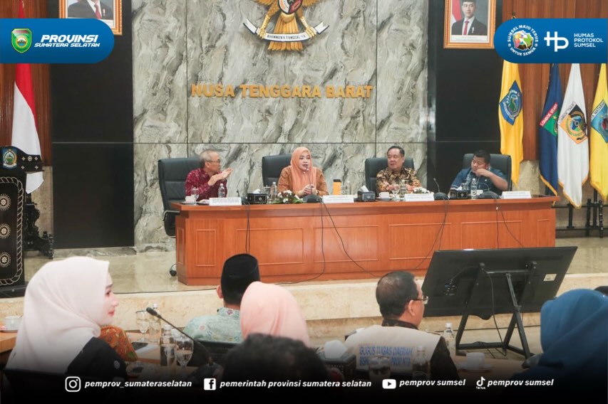 Mataram — Wakil Gubernur Sumatera Selatan (Sumsel) H. Cik Ujang melakukan kunjungan kerja ke Kantor Gubernur Nusa Tenggara Barat (NTB) dalam rangka studi tiru penerbitan Izin Pertambangan Rakyat (IPR) di Wilayah Pertambangan Rakyat (WPR), Kamis (2...