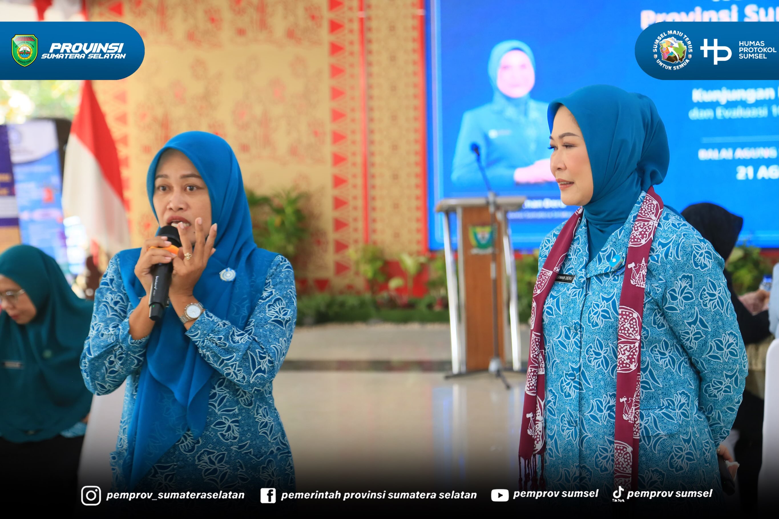 Muara Enim - Ketua Tim Penggerak Pemberdayaan dan Kesejahteraan Keluarga (TP PKK) sekaligus Ketua Dekranasda Provinsi Sumatera Selatan, Hj. Feby Herman Deru, memimpin Rapat Pembinaan dan Evaluasi Pelaksanaan 10 Program Pokok PKK di Balai Agung Ser...