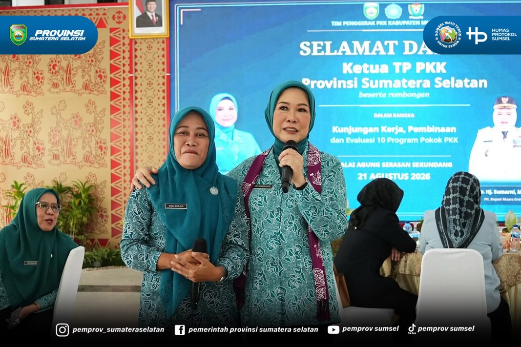 Muara Enim - Ketua Tim Penggerak Pemberdayaan dan Kesejahteraan Keluarga (TP PKK) sekaligus Ketua Dekranasda Provinsi Sumatera Selatan, Hj. Feby Herman Deru, memimpin Rapat Pembinaan dan Evaluasi Pelaksanaan 10 Program Pokok PKK di Balai Agung Ser...