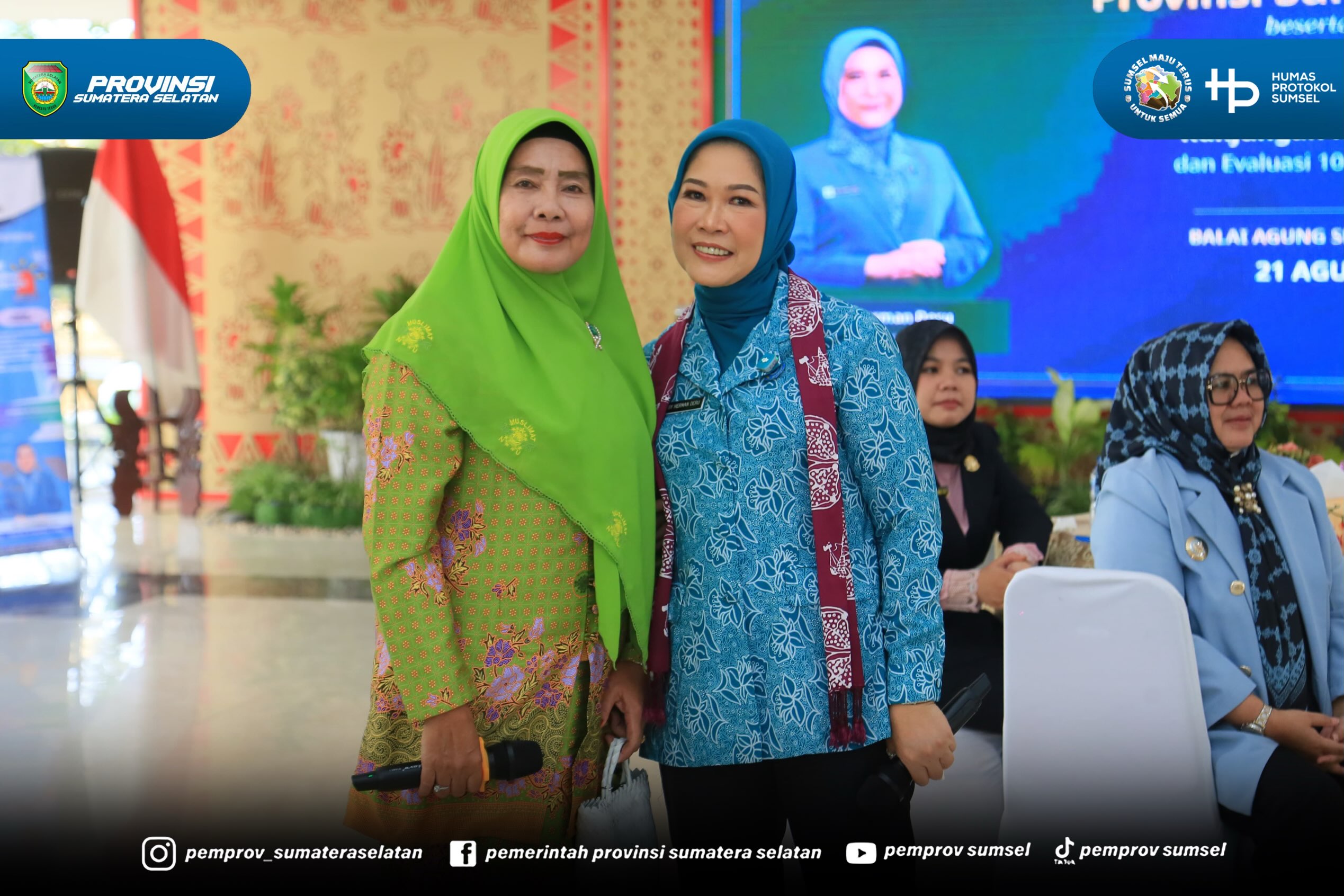 Muara Enim - Ketua Tim Penggerak Pemberdayaan dan Kesejahteraan Keluarga (TP PKK) sekaligus Ketua Dekranasda Provinsi Sumatera Selatan, Hj. Feby Herman Deru, memimpin Rapat Pembinaan dan Evaluasi Pelaksanaan 10 Program Pokok PKK di Balai Agung Ser...