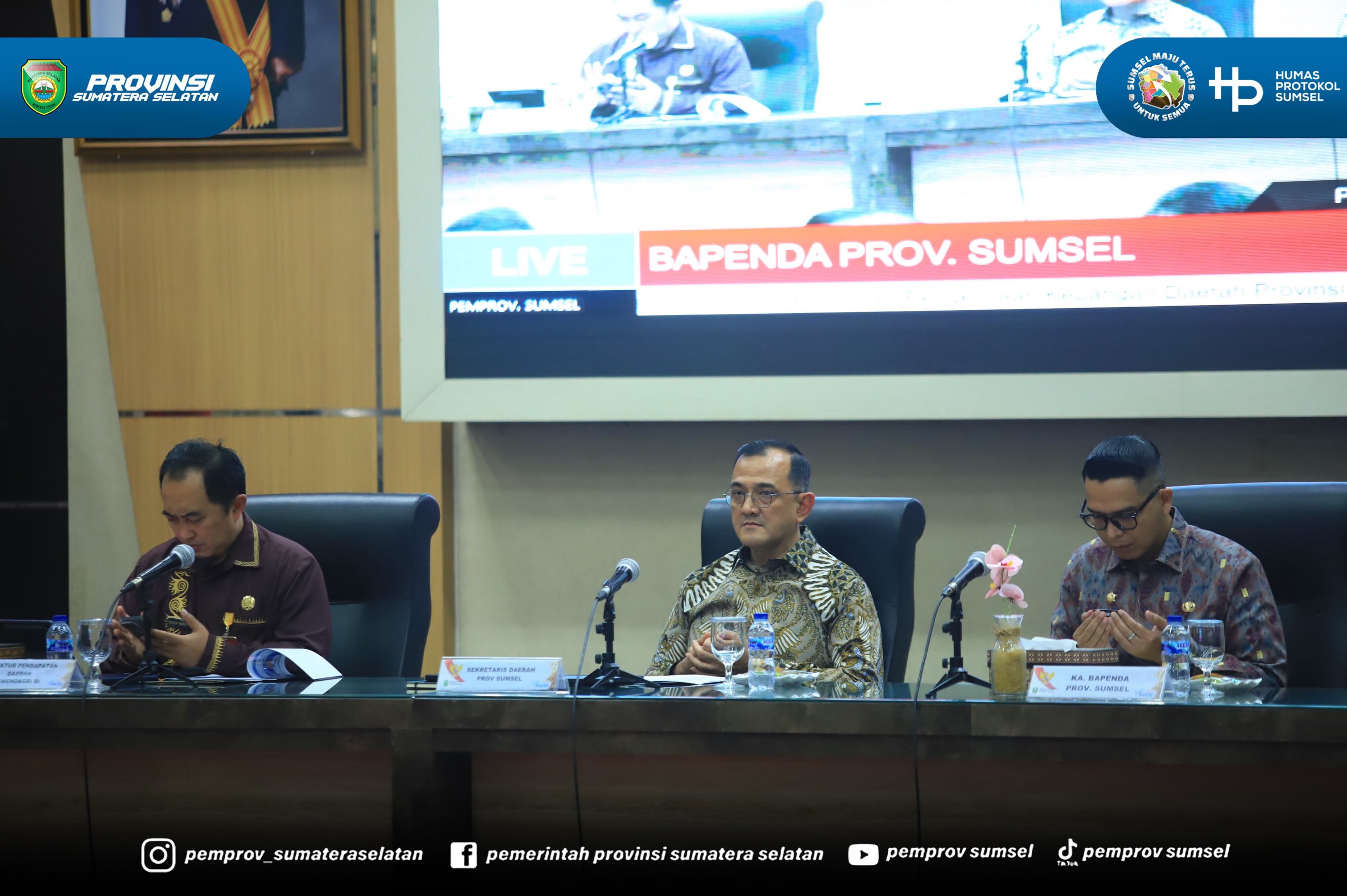Palembang - Gubernur Sumsel Dr. H. Herman Deru melalui Sekretaris Daerah (Sekda) Sumsel Dr. Drs. H. Edward Candra membuka Rapat Koordinasi Pengelolaan Keuangan Daerah Provinsi Sumsel, di Auditorium Bina Praja, Jumat (21/8/2026). Rapat ini dihadiri...