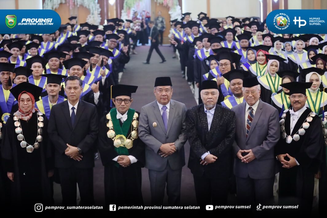 Palembang – Wakil Gubernur Sumatera Selatan H. Cik Ujang menghadiri acara wisuda Universitas Tridinanti Palembang yang berlangsung khidmat di Ballroom Universitas Tridinanti, Palembang, Sabtu (22/8/2026).