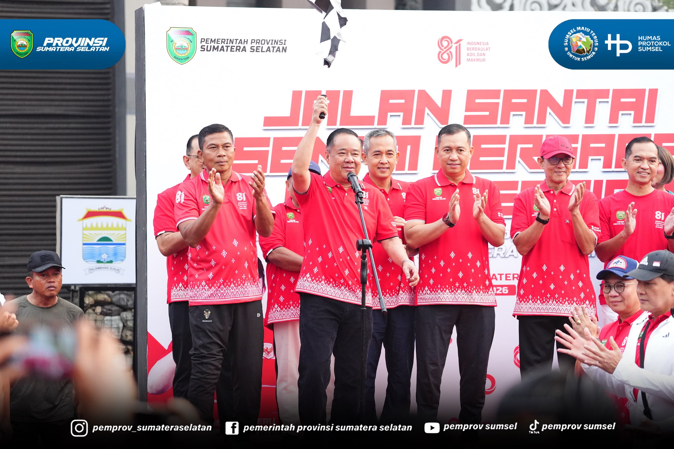 Palembang - Peringatan HUT ke-81 Kemerdekaan Republik Indonesia di lingkungan Pemerintah Provinsi Sumatera Selatan berlangsung meriah. Rangkaian kegiatan Jalan Santai, Senam Bersama, dan Lomba Gembira digelar di halaman Kantor Gubernur Sumsel dan...