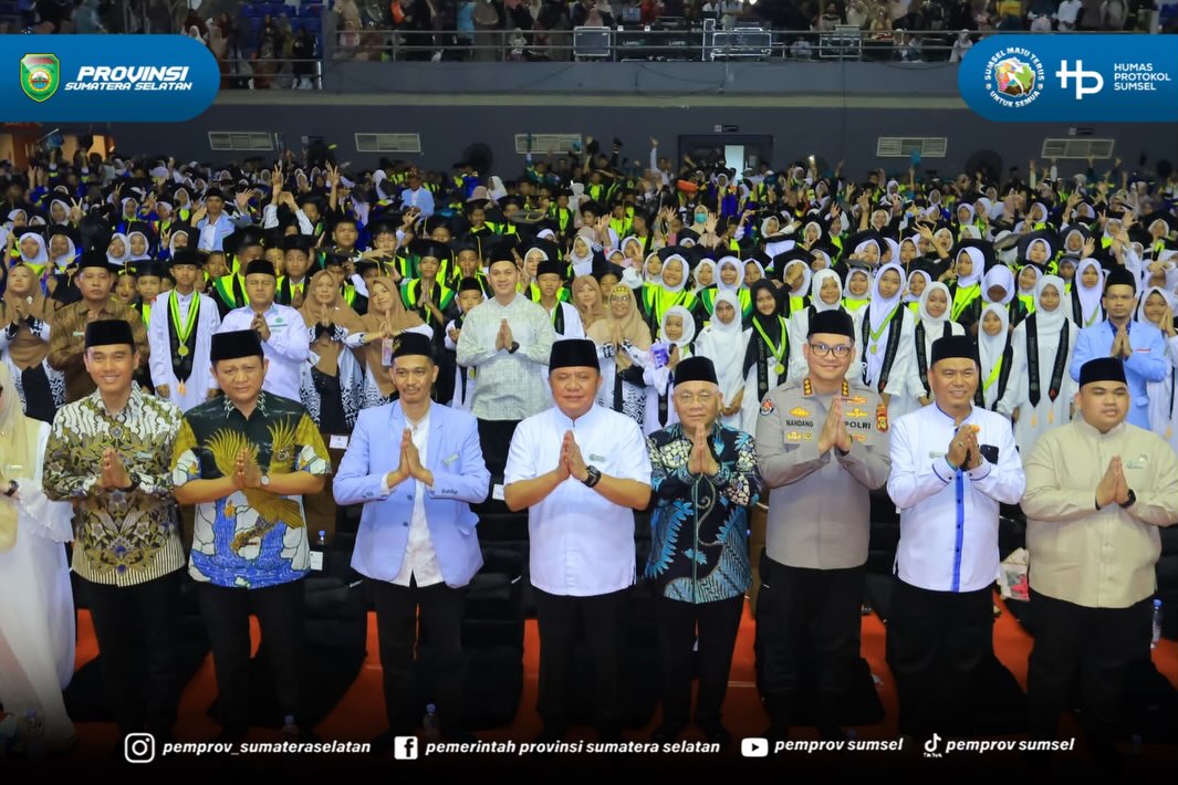PALEMBANG – Gubernur Sumatera Selatan (Sumsel) Dr. H. Herman Deru menghadiri Tasyakuran Bebas Buta Huruf Al-Qur’an dan Wisuda Akbar 10.000 Santri TK/TPA BKPRMI di Palembang Sport and Convention Center (PSCC), Selasa (25/08/2026).
