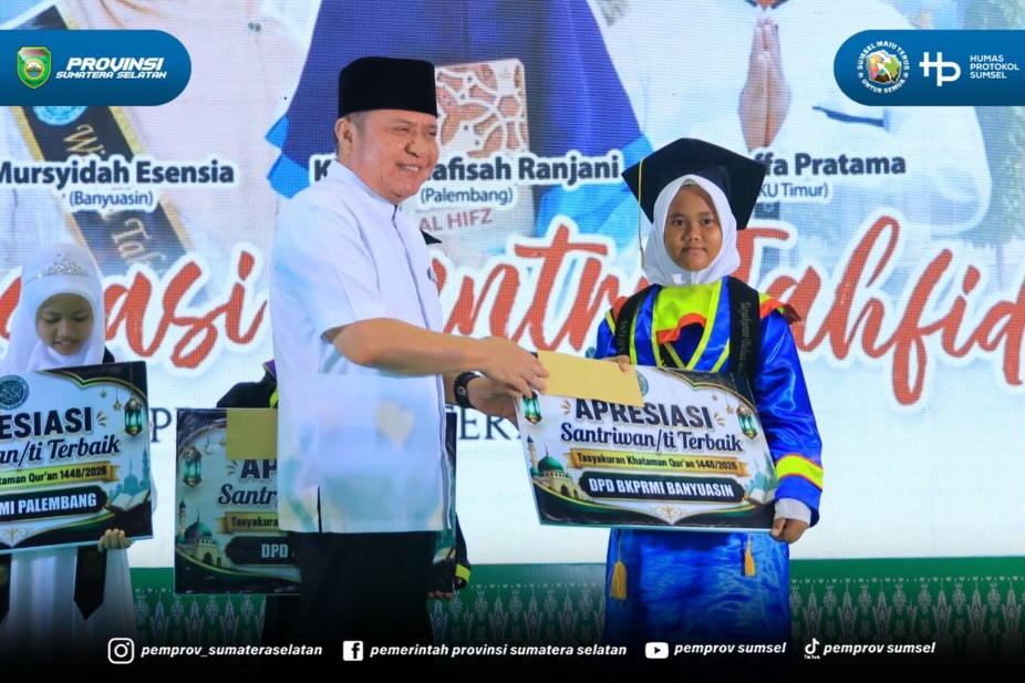 PALEMBANG – Gubernur Sumatera Selatan (Sumsel) Dr. H. Herman Deru menghadiri Tasyakuran Bebas Buta Huruf Al-Qur’an dan Wisuda Akbar 10.000 Santri TK/TPA BKPRMI di Palembang Sport and Convention Center (PSCC), Selasa (25/08/2026).