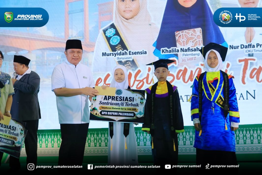 PALEMBANG – Gubernur Sumatera Selatan (Sumsel) Dr. H. Herman Deru menghadiri Tasyakuran Bebas Buta Huruf Al-Qur’an dan Wisuda Akbar 10.000 Santri TK/TPA BKPRMI di Palembang Sport and Convention Center (PSCC), Selasa (25/08/2026).