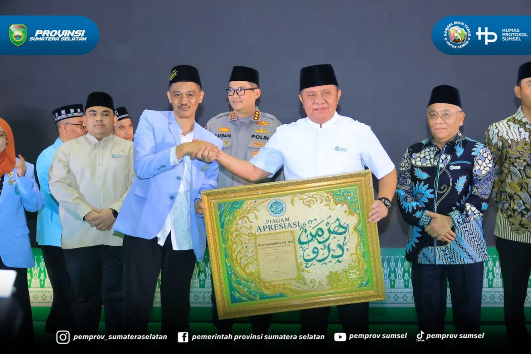 PALEMBANG – Gubernur Sumatera Selatan (Sumsel) Dr. H. Herman Deru menghadiri Tasyakuran Bebas Buta Huruf Al-Qur’an dan Wisuda Akbar 10.000 Santri TK/TPA BKPRMI di Palembang Sport and Convention Center (PSCC), Selasa (25/08/2026).