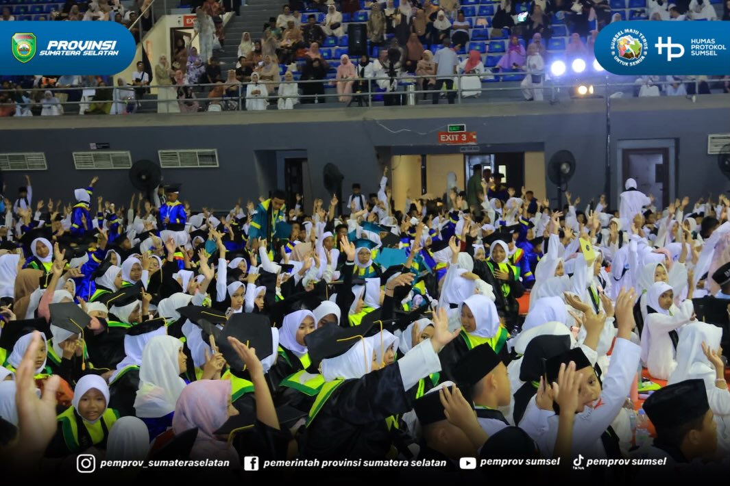 PALEMBANG – Gubernur Sumatera Selatan (Sumsel) Dr. H. Herman Deru menghadiri Tasyakuran Bebas Buta Huruf Al-Qur’an dan Wisuda Akbar 10.000 Santri TK/TPA BKPRMI di Palembang Sport and Convention Center (PSCC), Selasa (25/08/2026).