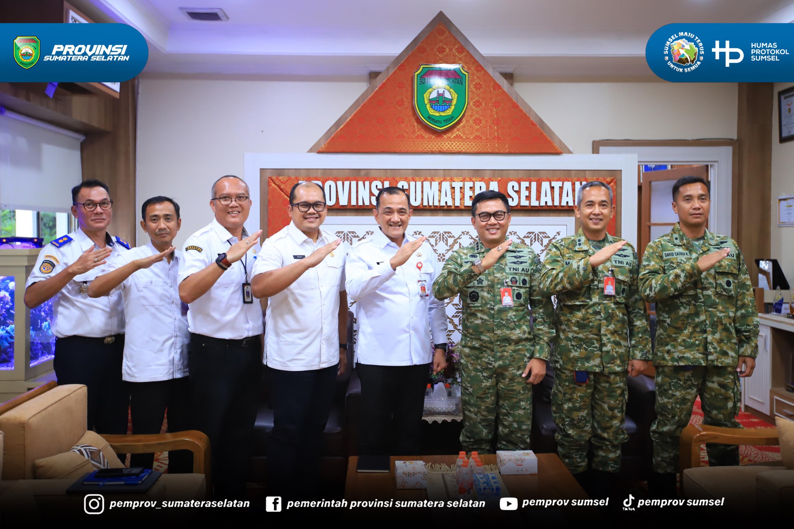 Palembang. Sekretaris Daerah Provinsi Sumatera Selatan (Sumsel) Edward Candra Menerima Danlanud Sri Mulyono Herlambang Palembang, Kolonel Pnb Asep Wahyu Wijaya, M.M.S. beserta Jajaran dalam rangka Silahturahmi bertempat di Ruang Tamu Sekda, pada R...
