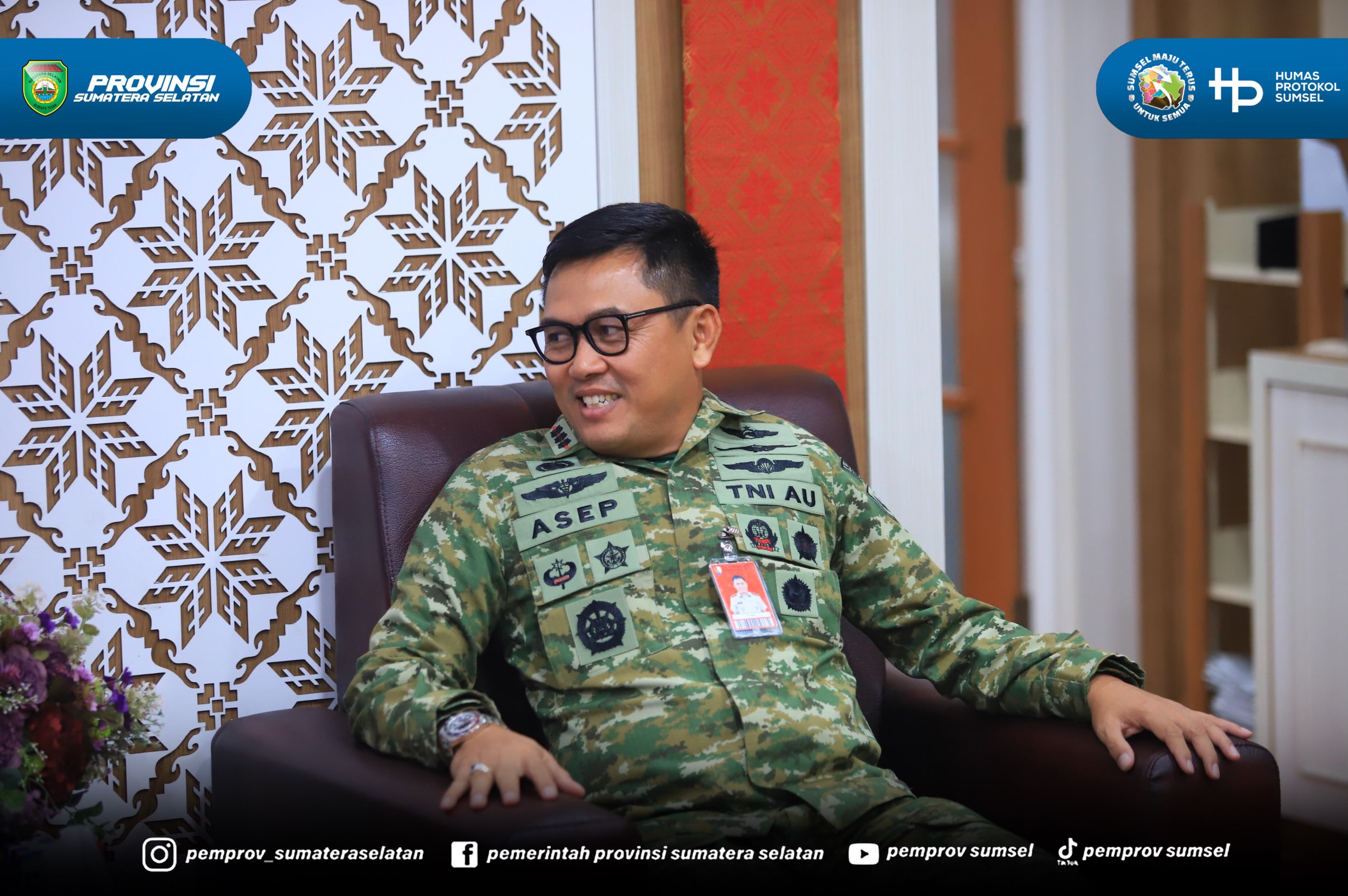 Palembang. Sekretaris Daerah Provinsi Sumatera Selatan (Sumsel) Edward Candra Menerima Danlanud Sri Mulyono Herlambang Palembang, Kolonel Pnb Asep Wahyu Wijaya, M.M.S. beserta Jajaran dalam rangka Silahturahmi bertempat di Ruang Tamu Sekda, pada R...