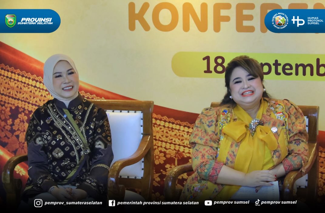 Jakarta - Ketua Dekranasda Provinsi Sumatera Selatan Hj. Feby Herman Deru menghadiri Pameran Kriyanusa Tahun 2026 yang diselenggarakan oleh Dewan Kerajinan Nasional Indonesia di Ruang Serbaguna Kementerian Komunikasi dan Digital RI Jakarta Pusat....