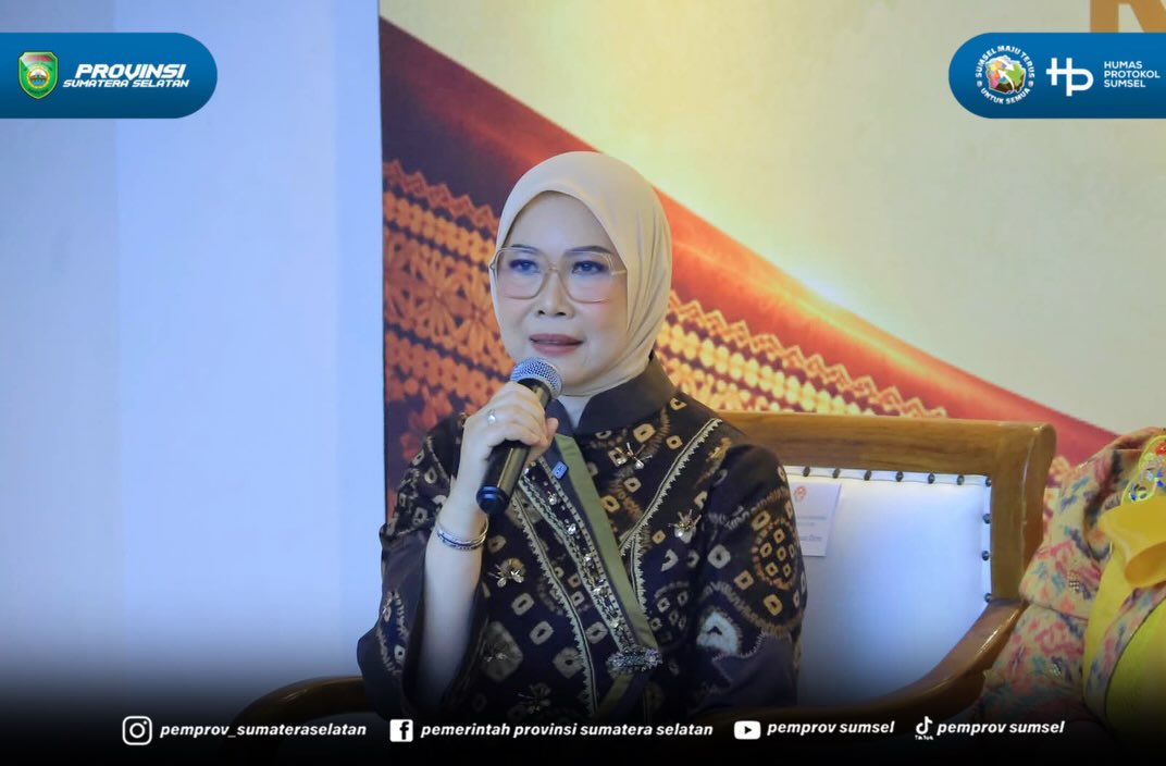 Jakarta - Ketua Dekranasda Provinsi Sumatera Selatan Hj. Feby Herman Deru menghadiri Pameran Kriyanusa Tahun 2026 yang diselenggarakan oleh Dewan Kerajinan Nasional Indonesia di Ruang Serbaguna Kementerian Komunikasi dan Digital RI Jakarta Pusat....