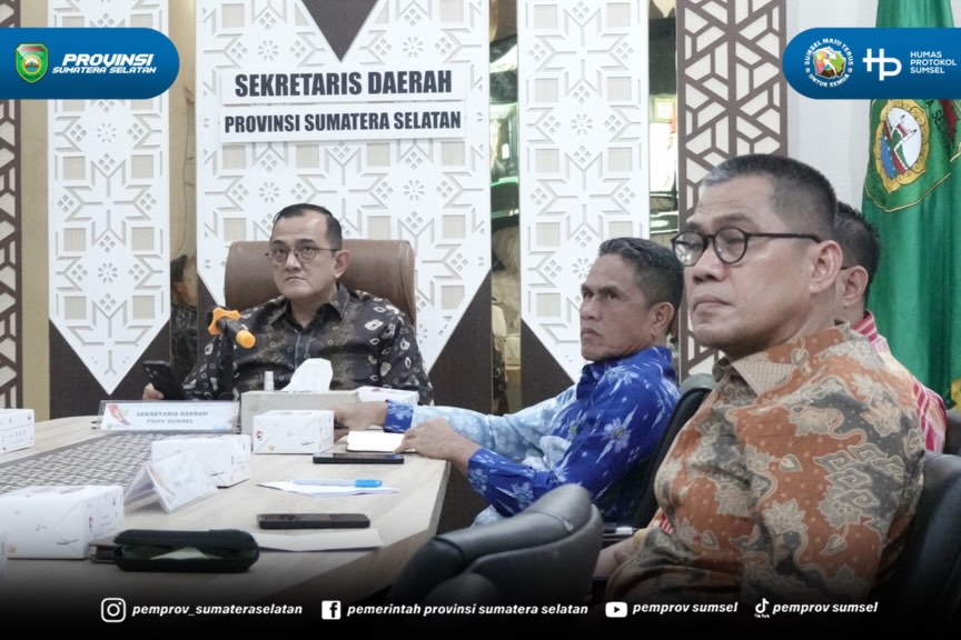 PALEMBANG – Sekretaris Daerah Provinsi Sumatera Selatan (Sekda Sumsel), Edward Candra menghadiri Rapat Koordinasi Pelaksanaan Perluasan Piloting Digitalisasi Perlindungan Sosial Tahun 2026 yang diselenggarakan Komite Percepatan Transformasi Digita...