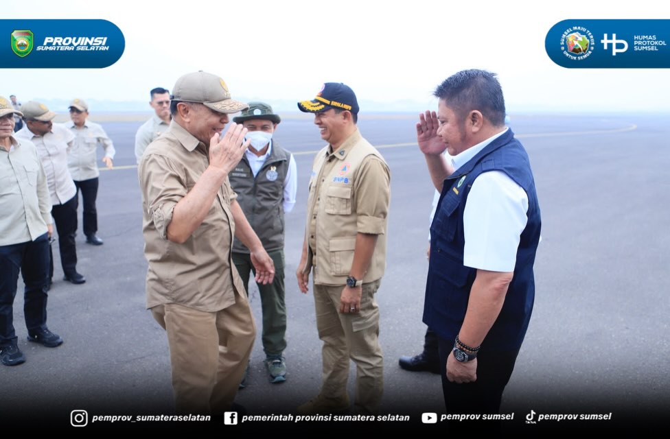 Palembang - Gubernur Sumatera Selatan H. Herman Deru menyambut Menteri Koordinator Bidang Politik dan Keamanan RI, Menteri Kehutanan dan Kepala BNPB tiba di Palembang. Jumat (18/09/2026).