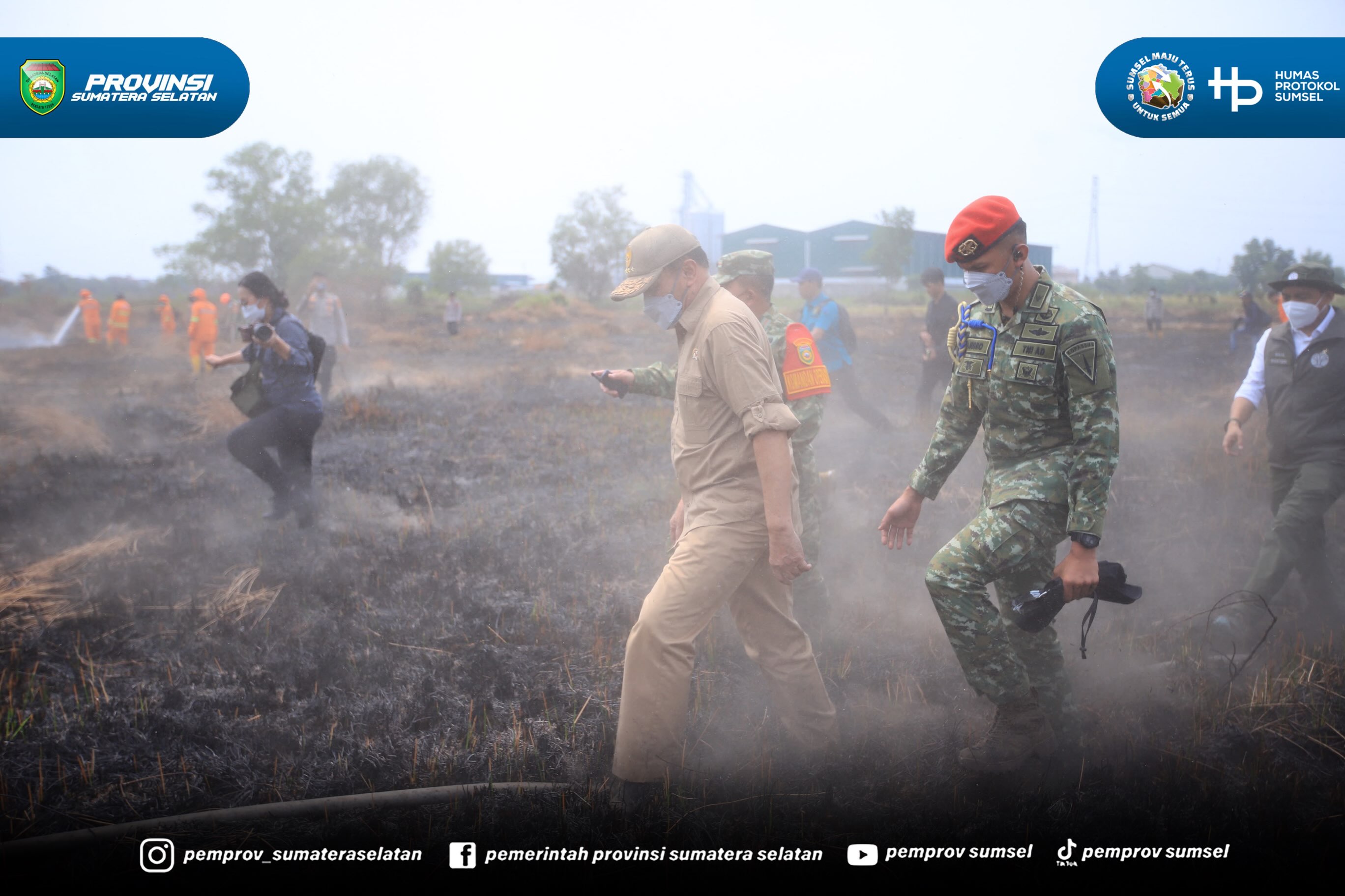 Palembang – Gubernur Sumsel Dr. H. Herman Deru mendampingi Menteri Koordinator Bidang Politik dan Keamanan (Menko Polkam) Republik Indonesia (RI) Jendral TNI (Purn) Djamari Chaniago, Kepala Badan Penanggulangan Bencana Nasional (BNPB) Letjen TNI S...