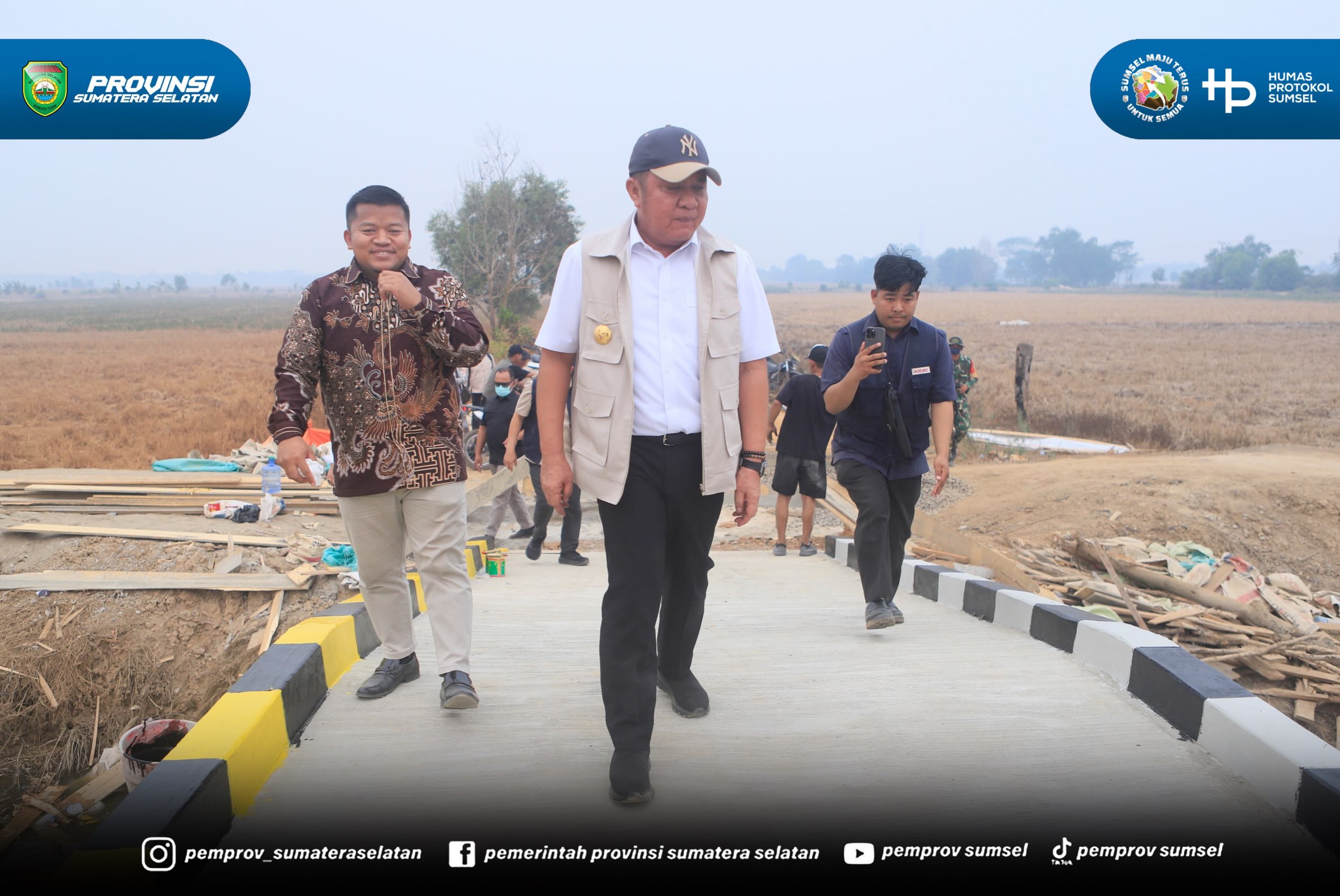 BANYUASIN - Gubernur Sumatera Selatan (Sumsel), Herman Deru berdialog bersama masyarakat dan meresmikan sekaligus meninjau 4 jembatan di Desa Telang Rejo, Kecamatan Muara Telang, Kabupaten Banyuasin, Sabtu (19/09/2026).