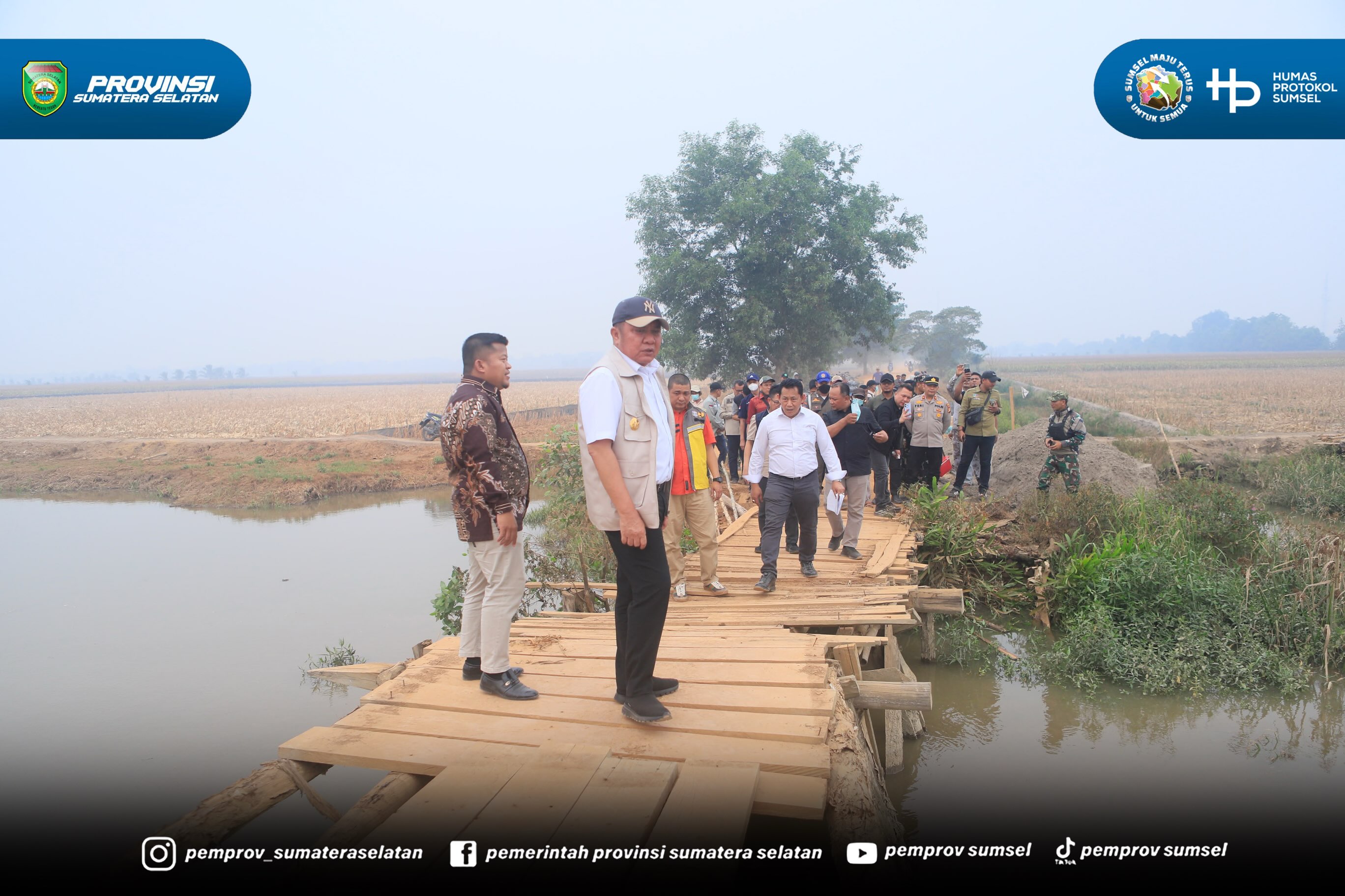 BANYUASIN - Gubernur Sumatera Selatan (Sumsel), Herman Deru berdialog bersama masyarakat dan meresmikan sekaligus meninjau 4 jembatan di Desa Telang Rejo, Kecamatan Muara Telang, Kabupaten Banyuasin, Sabtu (19/09/2026).