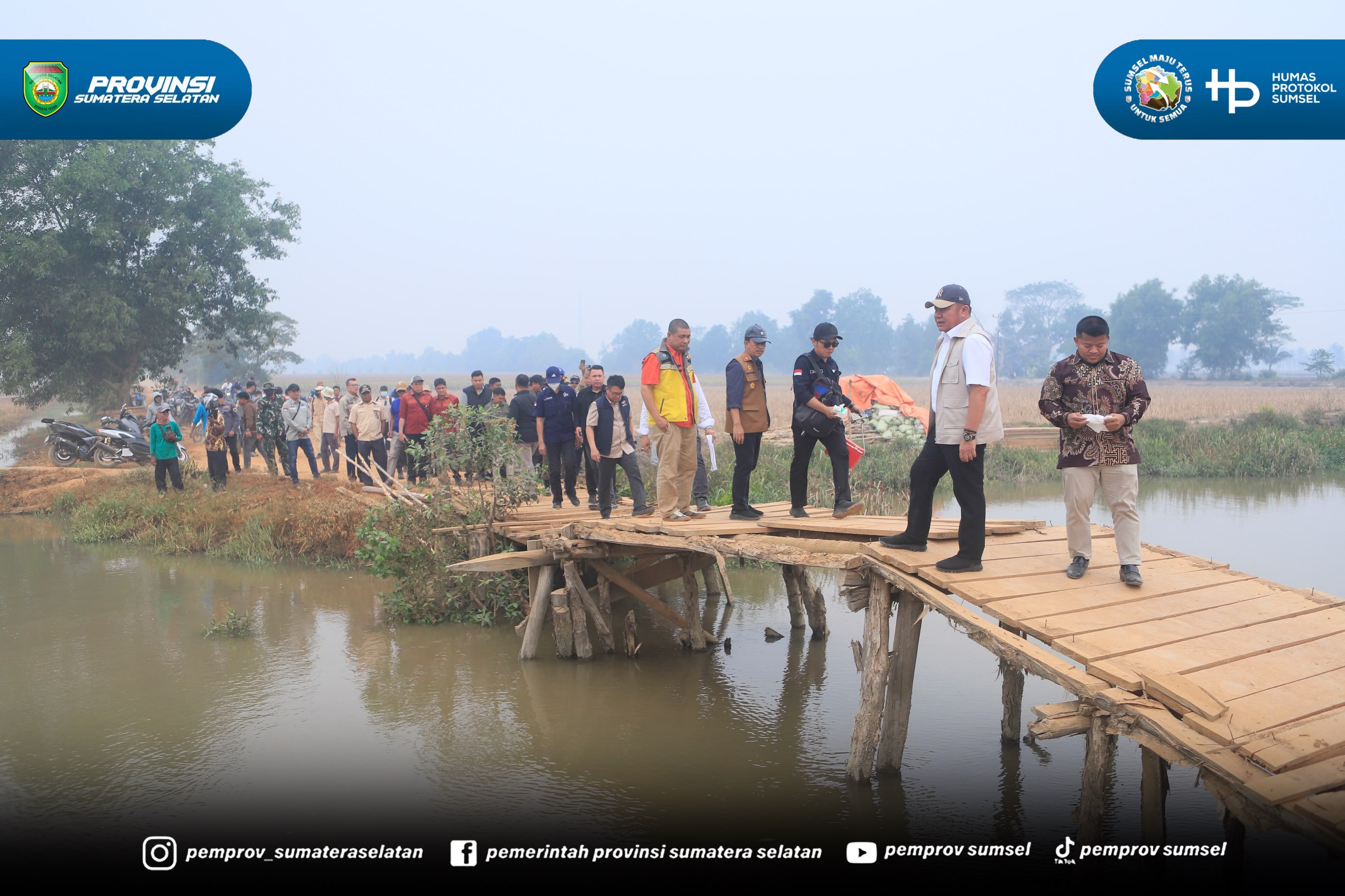 BANYUASIN - Gubernur Sumatera Selatan (Sumsel), Herman Deru berdialog bersama masyarakat dan meresmikan sekaligus meninjau 4 jembatan di Desa Telang Rejo, Kecamatan Muara Telang, Kabupaten Banyuasin, Sabtu (19/09/2026).