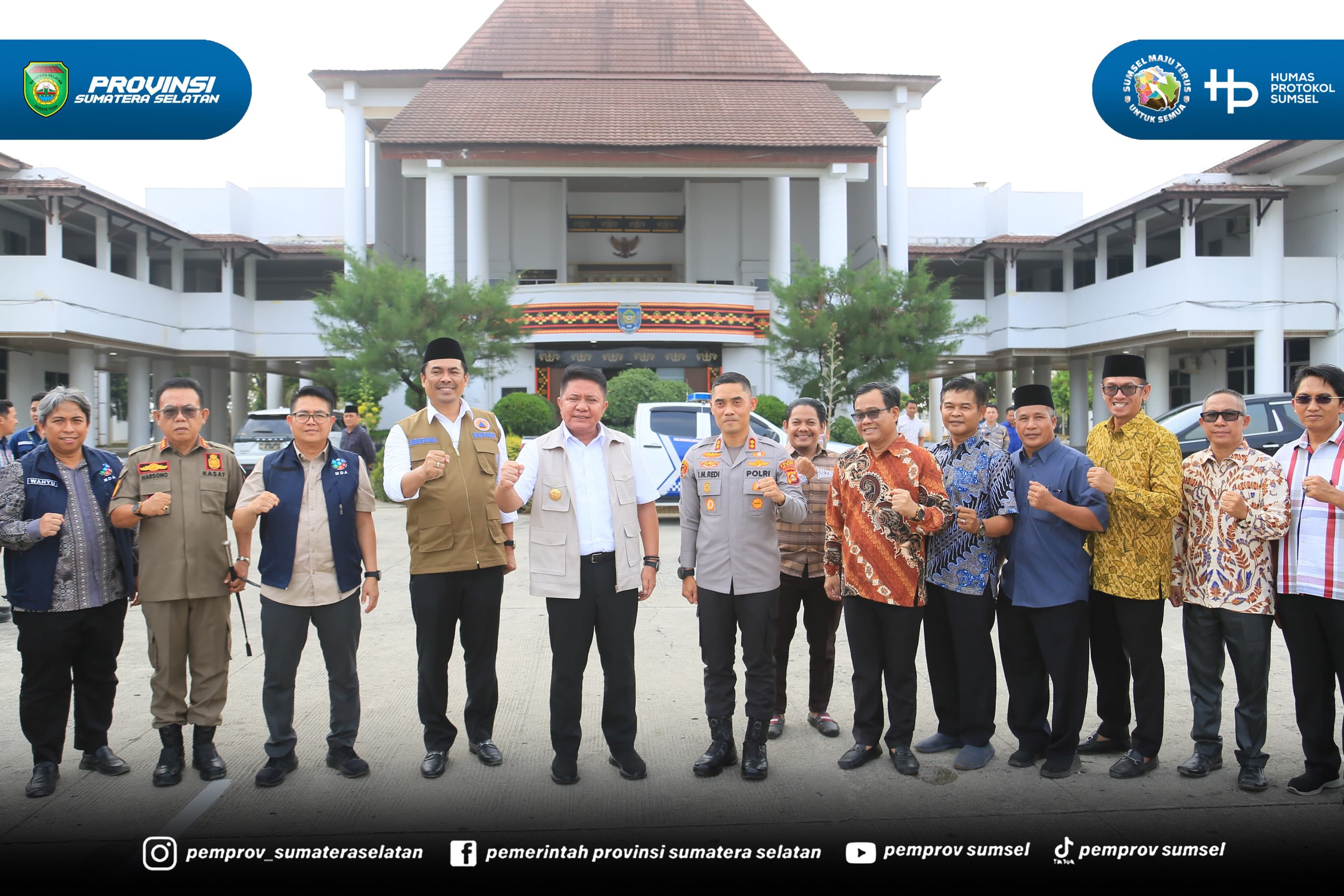 OKUS - Gubernur Sumatera Selatan (Sumsel), Herman Deru meninjau Posko Satgas Karhutla Kabupaten Ogan Komering Ulu Selatan (OKUS), Sabtu (19/09/2026).
