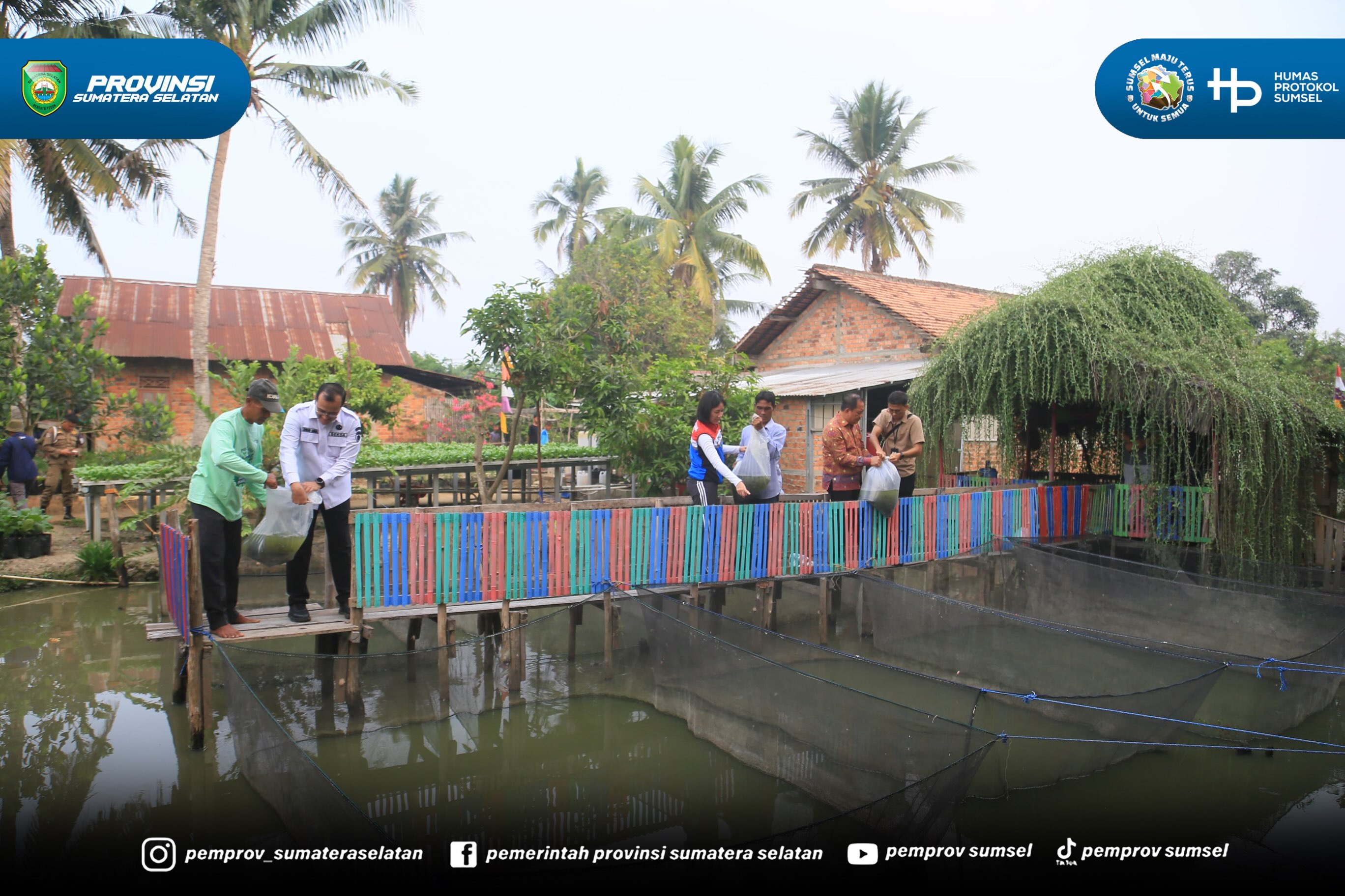 Palembang - Sekretaris Daerah Sumsel H. Edward Candra menyerahkan Bantuan GSMP Tahun 2026 di KWT Barokah Kecamatan Plaju Kota Palembang. Minggu (20/09/2026).