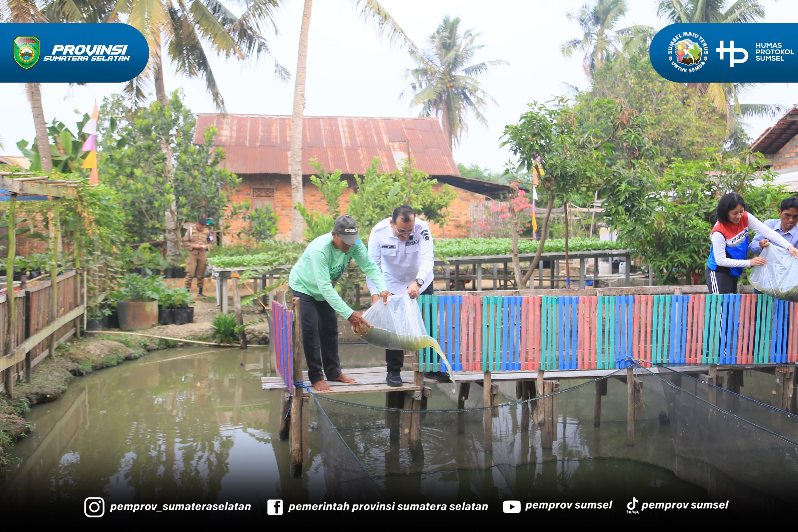 Palembang - Sekretaris Daerah Sumsel H. Edward Candra menyerahkan Bantuan GSMP Tahun 2026 di KWT Barokah Kecamatan Plaju Kota Palembang. Minggu (20/09/2026).