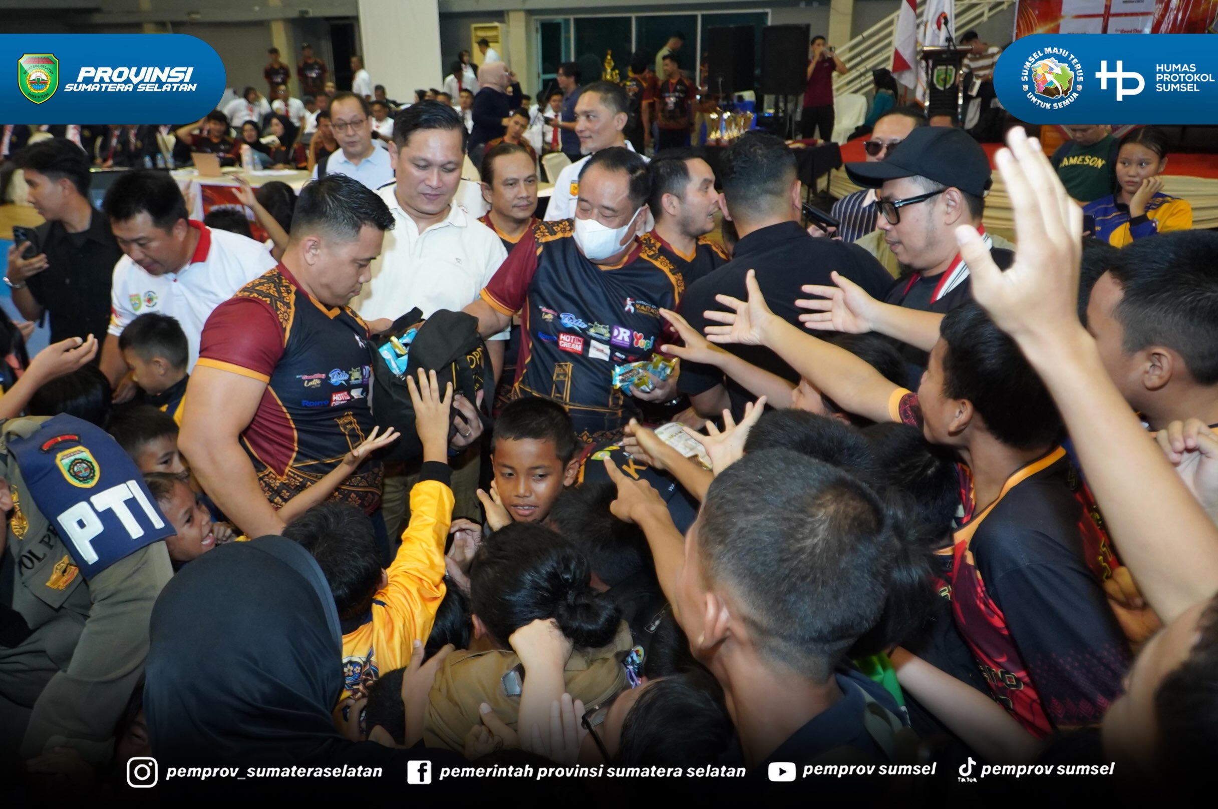 Palembang – Wakil Gubernur Sumatera Selatan H. Cik Ujang berharap para atlet karate di Sumatera Selatan tidak hanya berprestasi di tingkat provinsi, tetapi juga mampu mengukir prestasi di tingkat nasional.