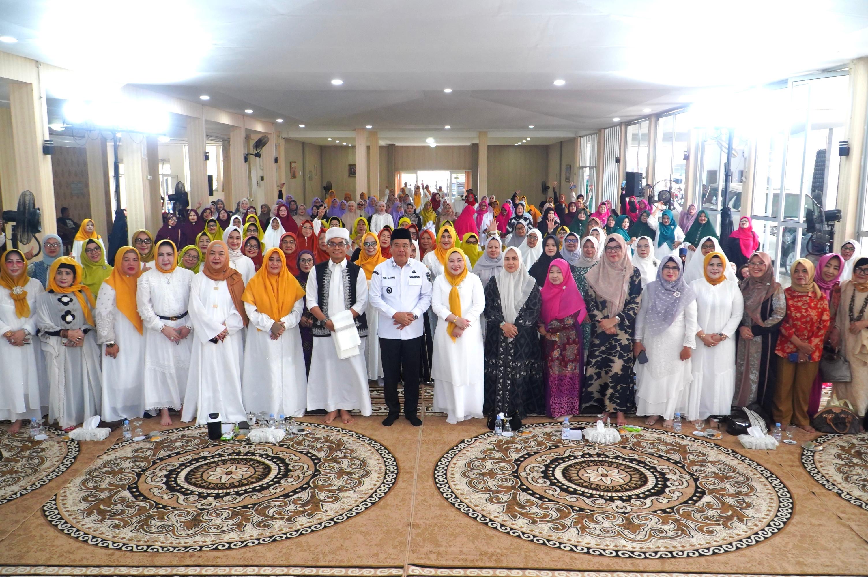 Buka Kajian Tafsir Al-Qur'an BKOW, Cik Ujang Tekankan Peran Strategis Perempuan Bangun Keluarga dan Dukung GSMP