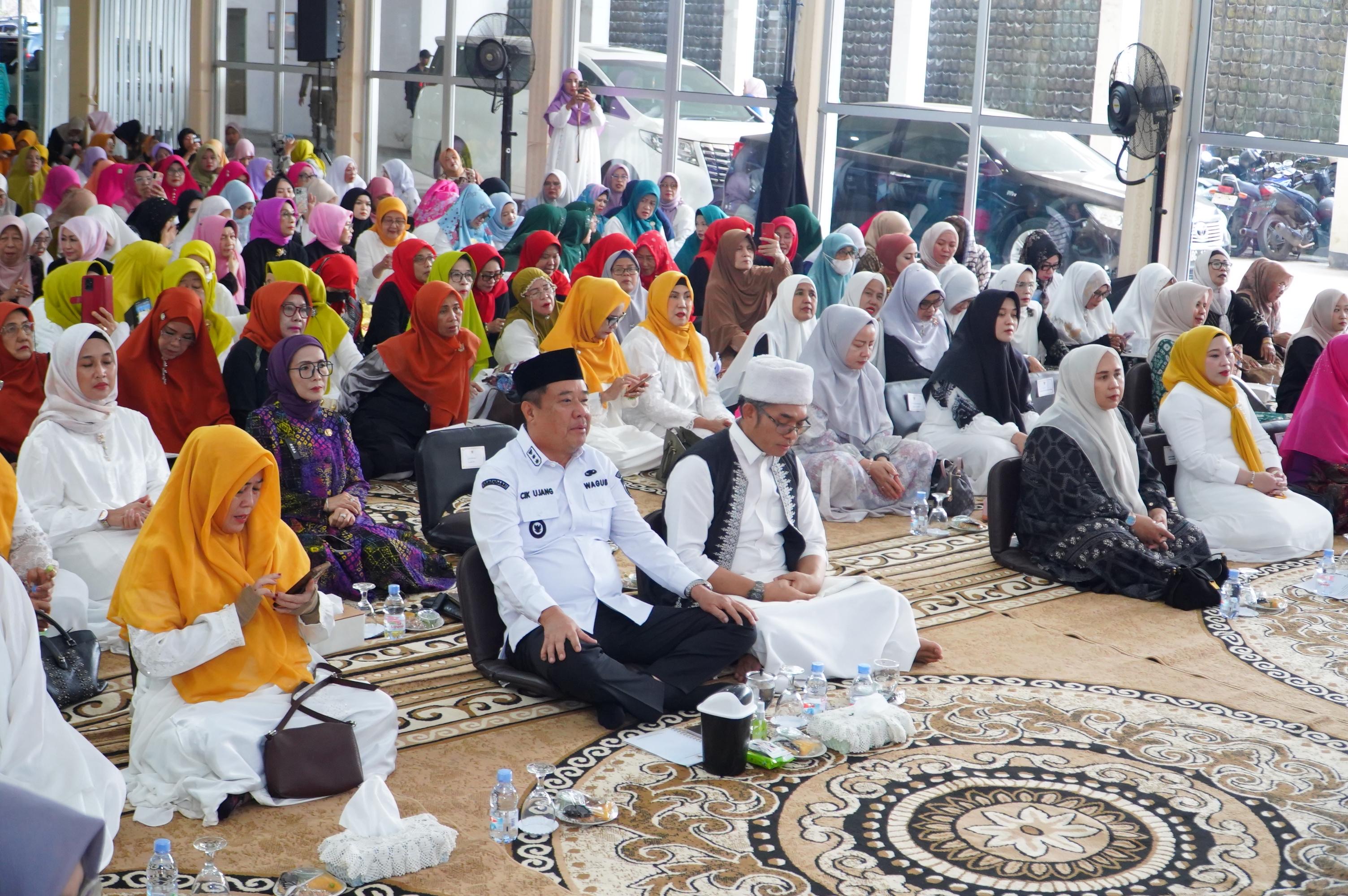 Buka Kajian Tafsir Al-Qur'an BKOW, Cik Ujang Tekankan Peran Strategis Perempuan Bangun Keluarga dan Dukung GSMP - gambar 7