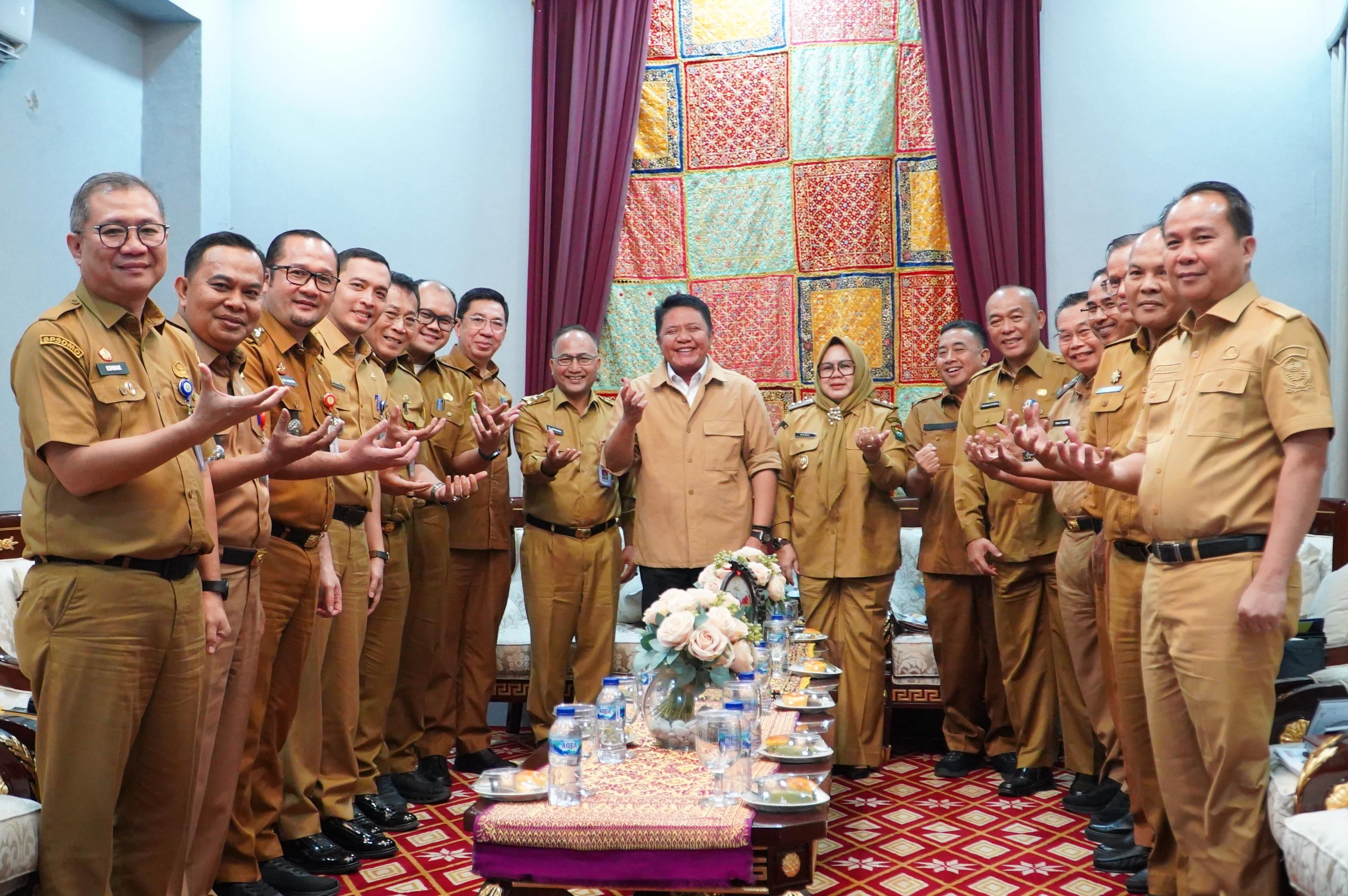 Perkuat Sinergitas Daerah, Gubernur Herman Deru Terima Audiensi Plt. Bupati Muara Enim di Griya Agung